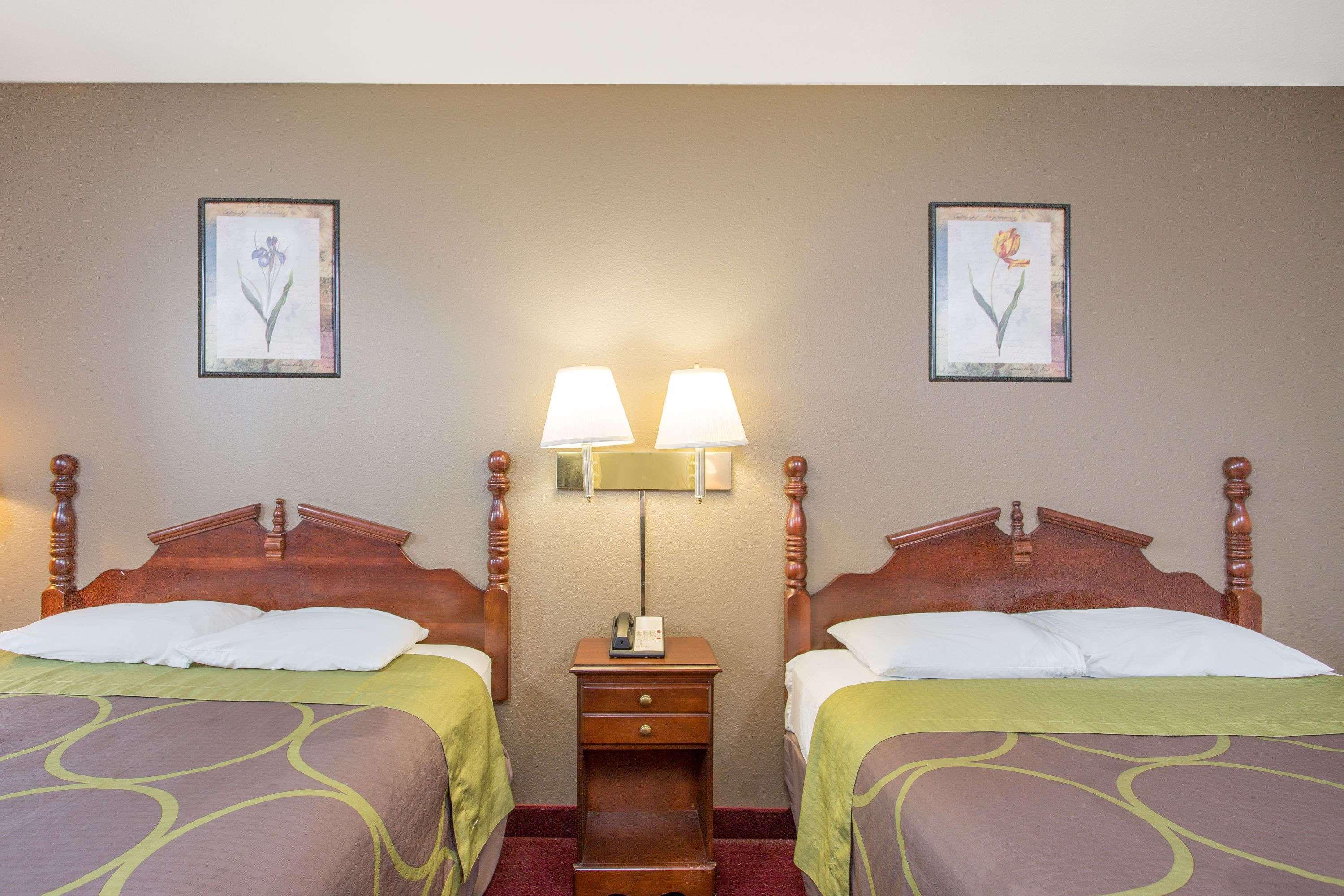 Knights Inn Glade Spring Bagian luar foto
