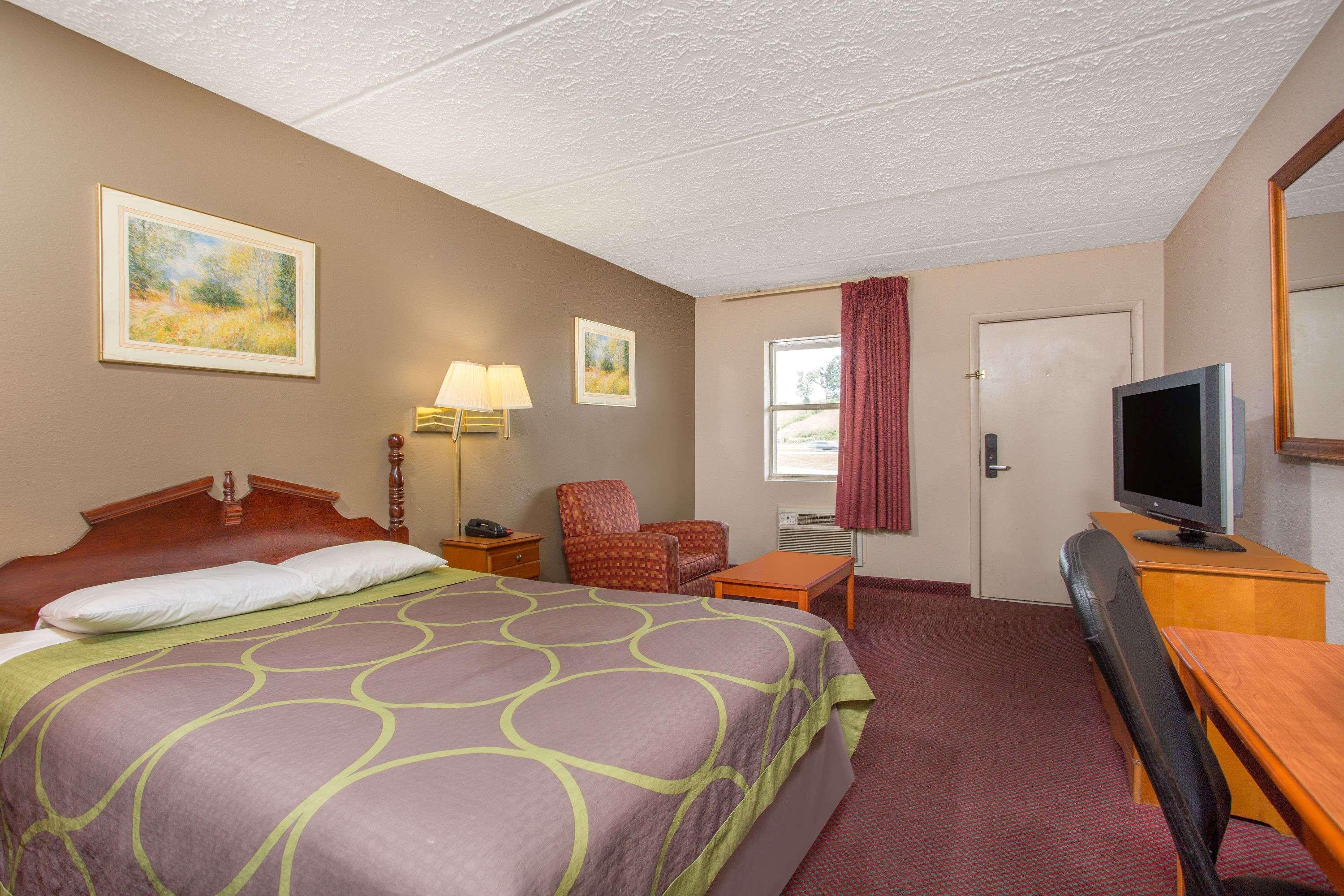 Knights Inn Glade Spring Bagian luar foto