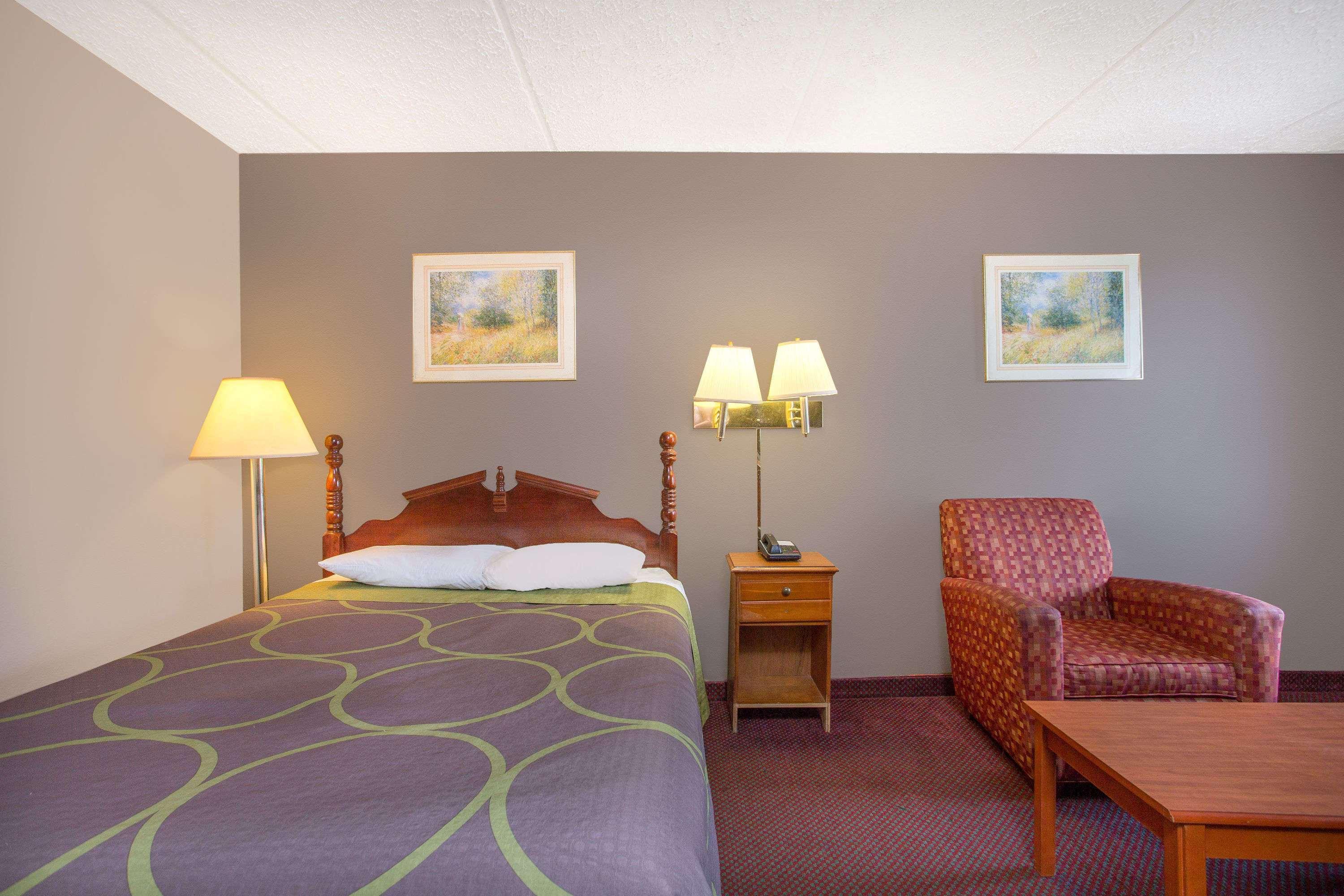 Knights Inn Glade Spring Bagian luar foto