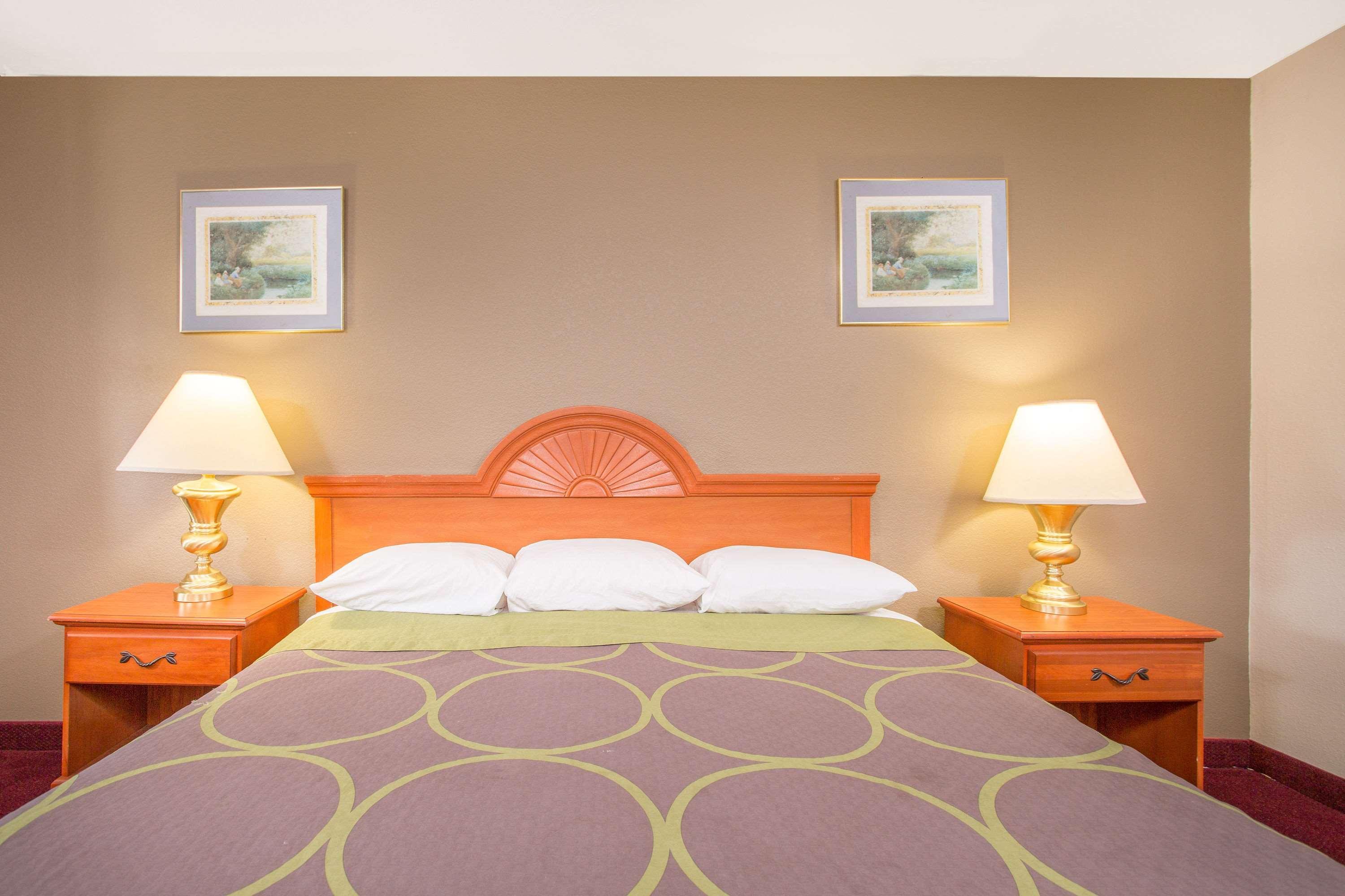 Knights Inn Glade Spring Bagian luar foto