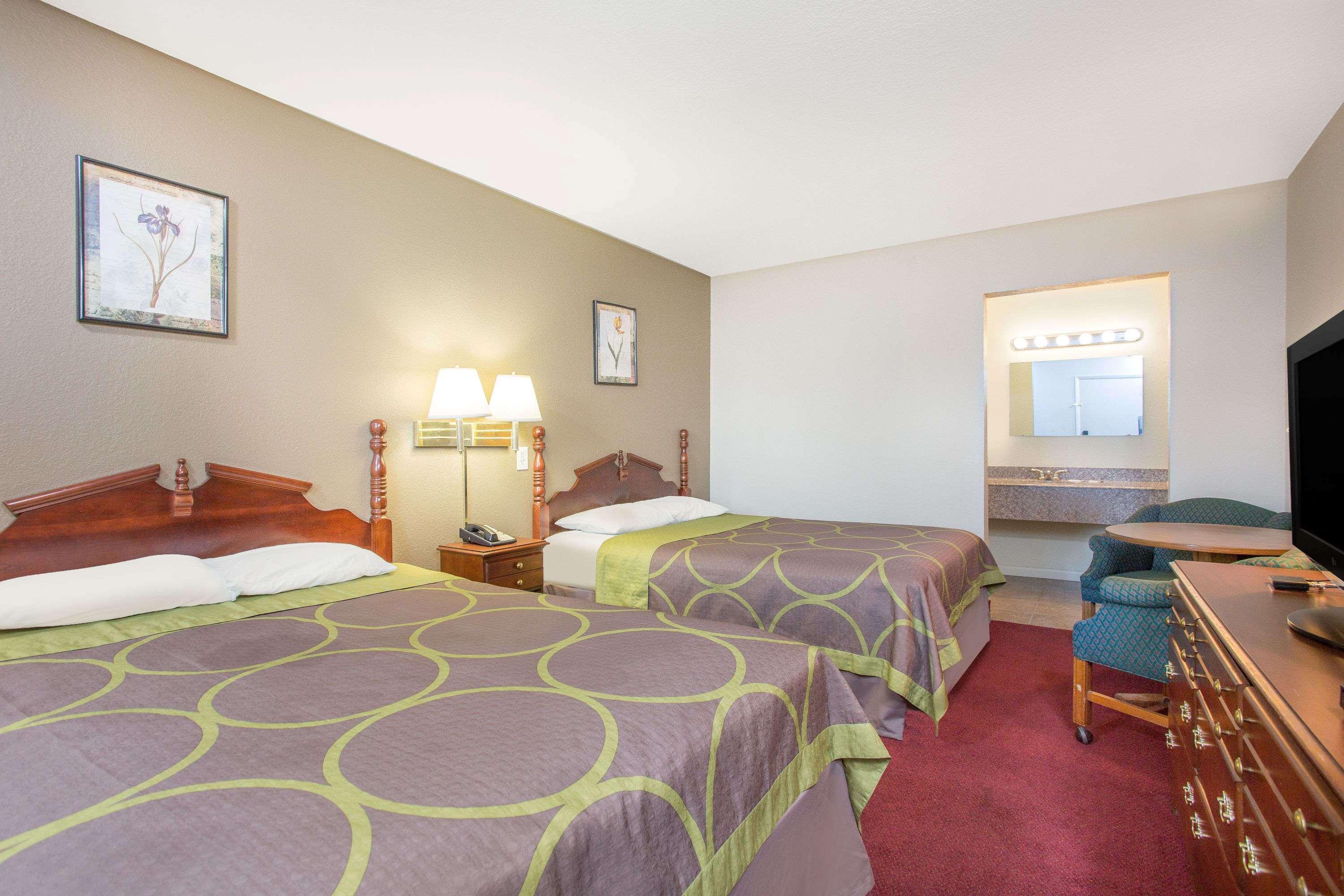 Knights Inn Glade Spring Bagian luar foto