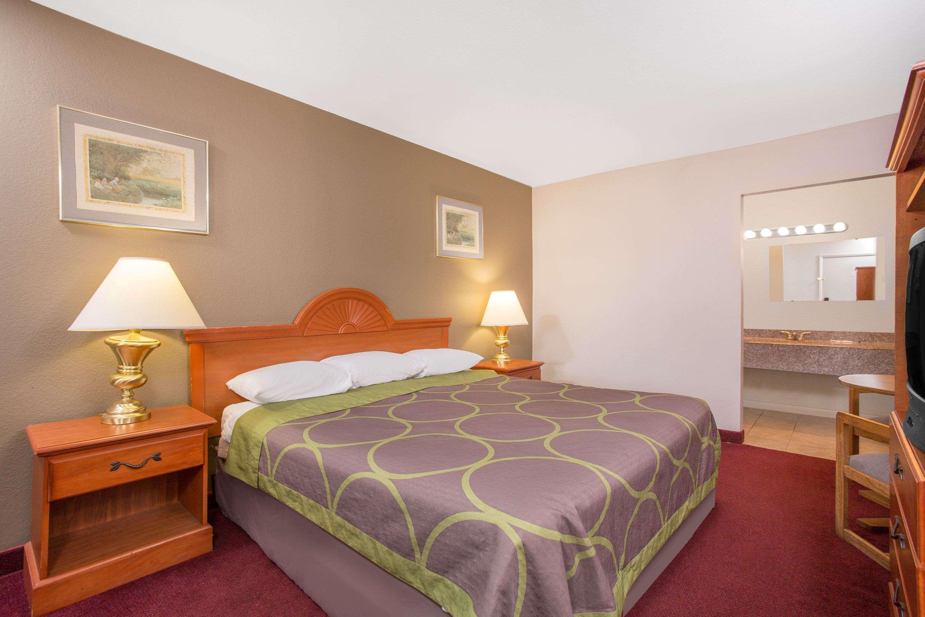 Knights Inn Glade Spring Bagian luar foto