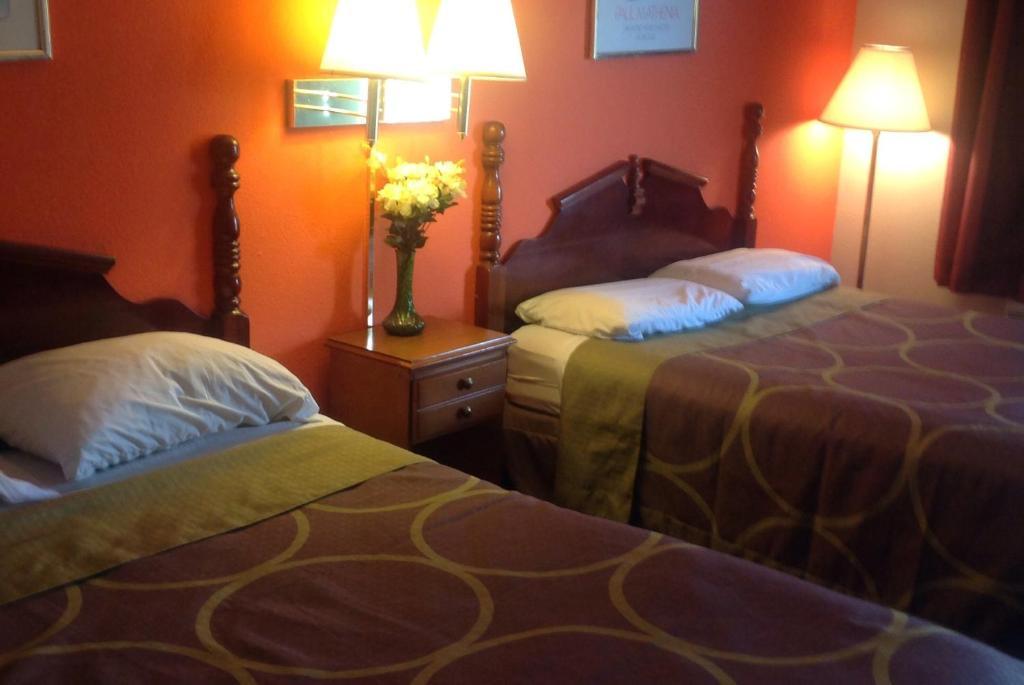Knights Inn Glade Spring Bagian luar foto