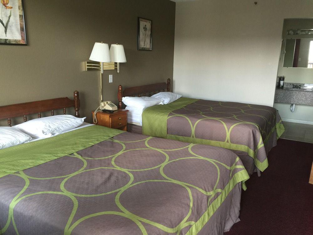 Knights Inn Glade Spring Bagian luar foto